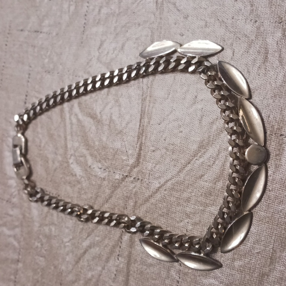 Choker necklace